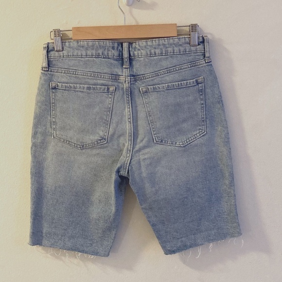 GAP Bermuda Shorts Light Blue Wash Distressed Size 4/27 - Picture 5 of 12